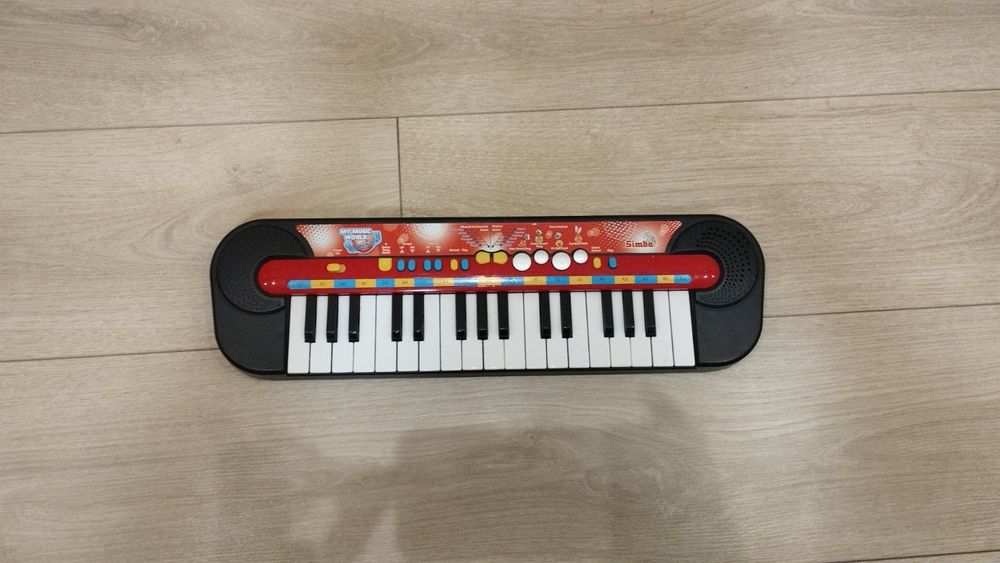 Синтезатор, піаніно Simba