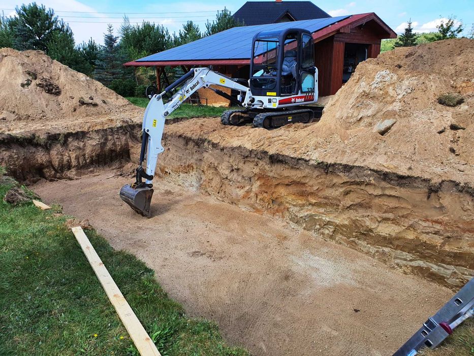 Prace ziemne minikoparka z wiertnicą i młotem | Koparko-ładowarka