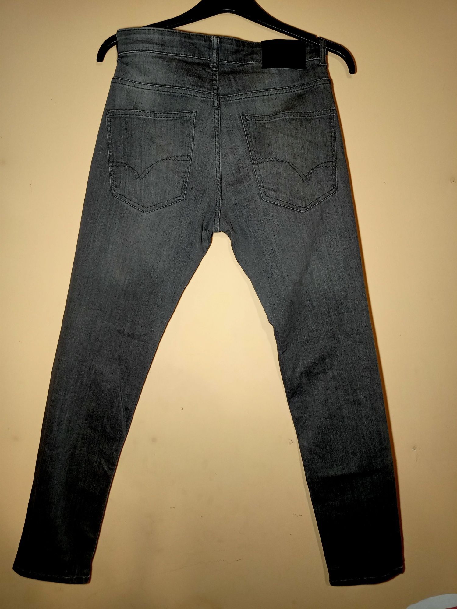 Szary jeans straight fit D.Co certified