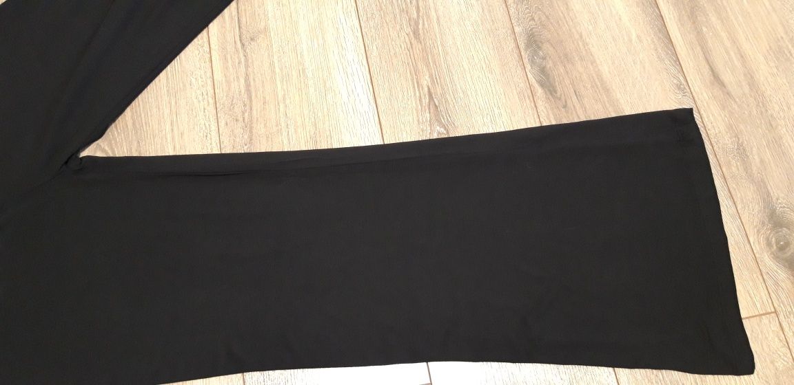 Czarne elastyczne z szerokimi nogawkami spodnie ciążowe S