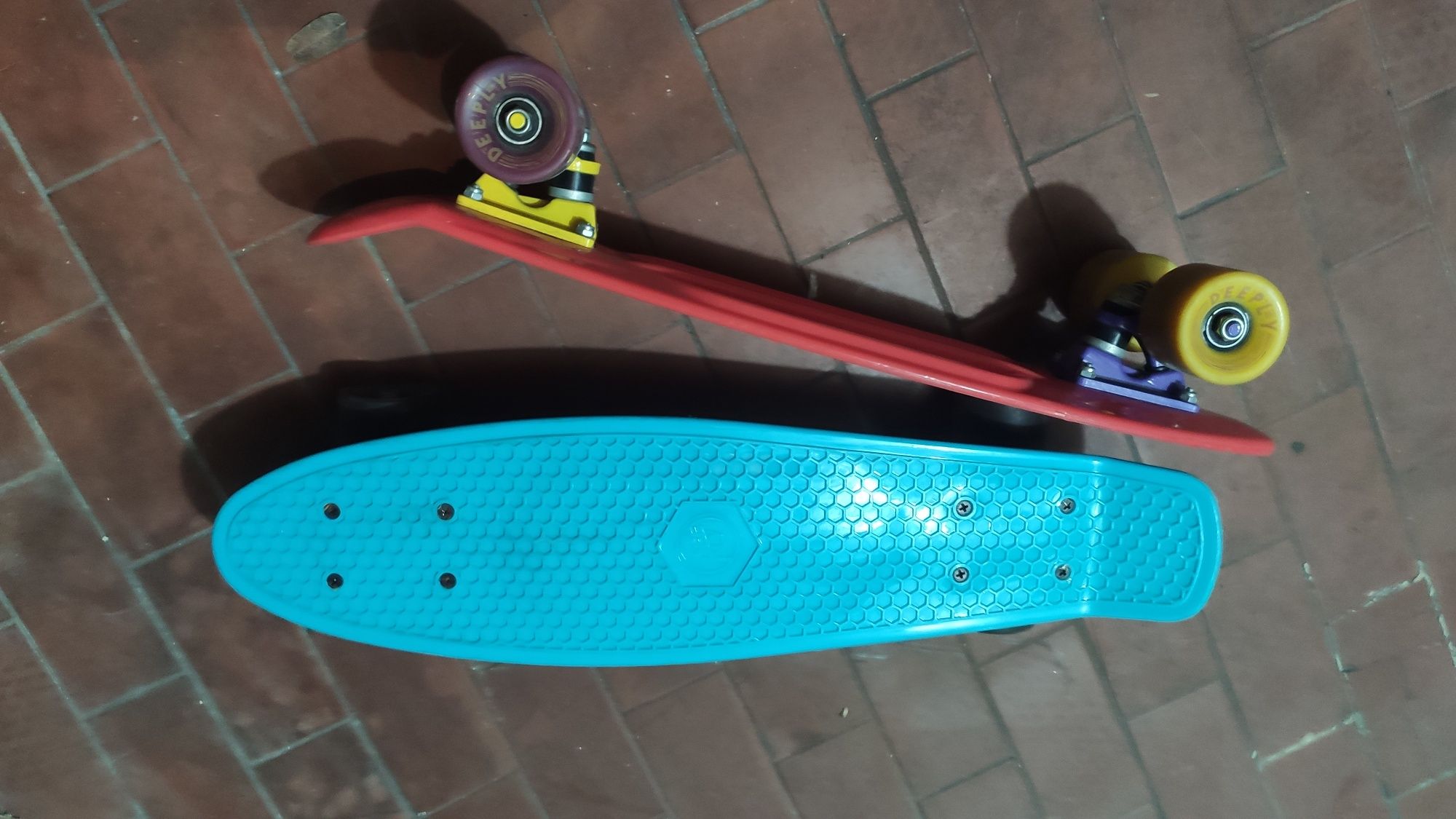 Skate criança (apenas o vermelho está disponível)