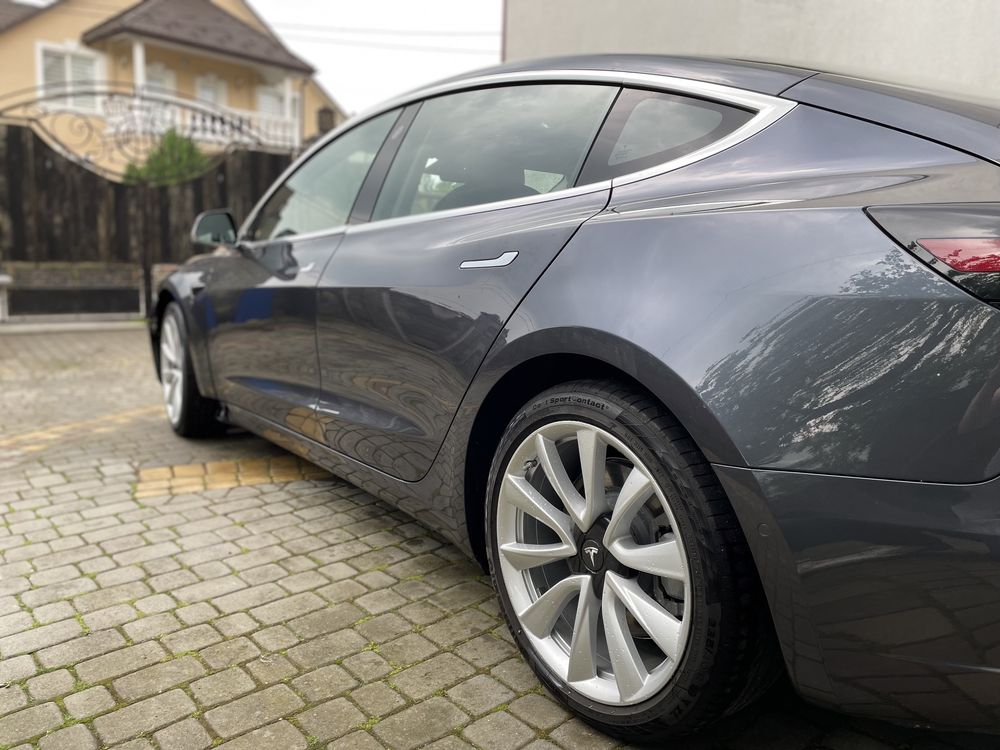 Tesla model 3 long range