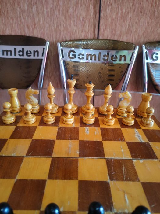 Набор игровой для детей и взрослых  шахматы. Доска 32х32 см.