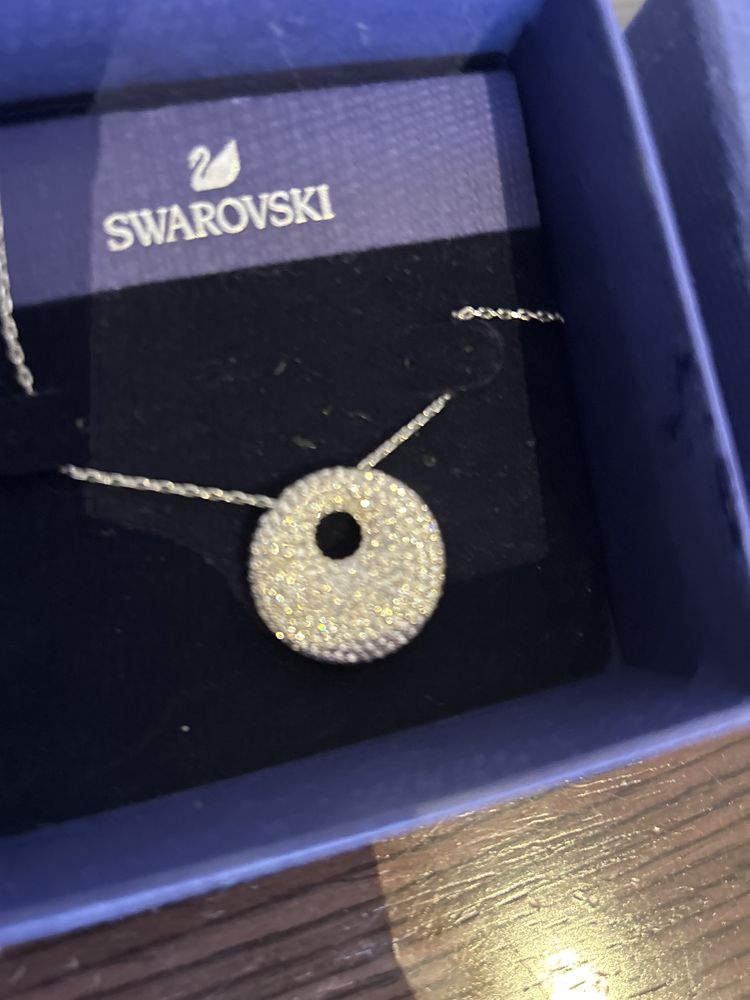 Colar prateado swarovski