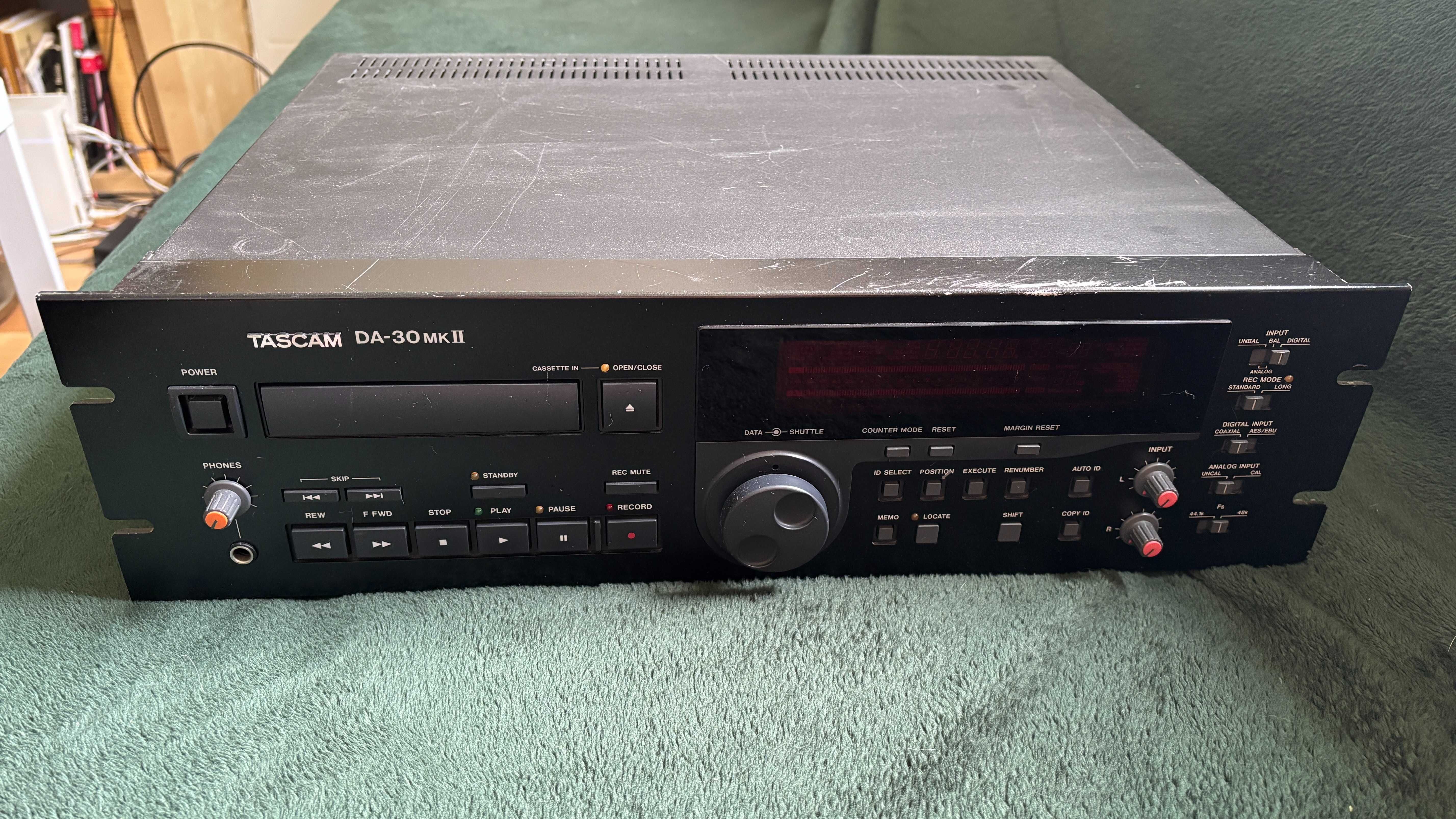 Tascam DA-30 MK II magnetofon DAT