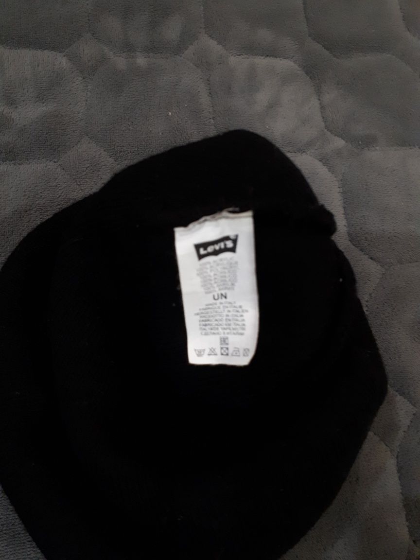 Зимняя шапка Levis