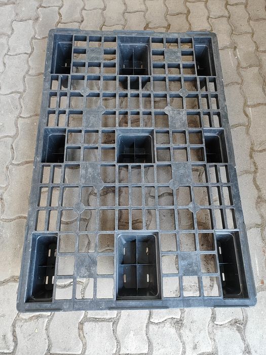 Palety plastikowe 120x80
