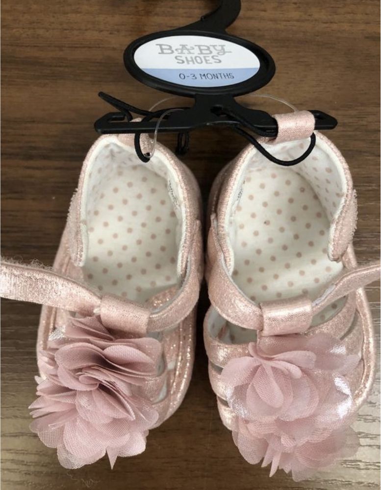 Нові фірмові босоніжки Bebe shoes (0-3 місяці)