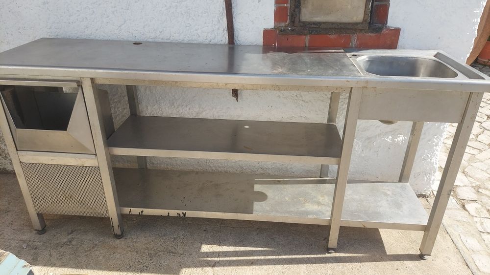 Balcão inox com lavatório e tulha para café