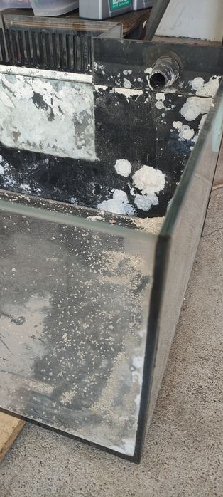 Aquário usado 60x40x30 (8mm) com caixa exterior para ligação a sump.