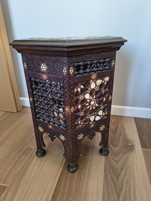 Stolik mauretański lub kwietnik, drewno i masa perłowa, antyk