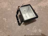 Halogen wraz żarnikiem