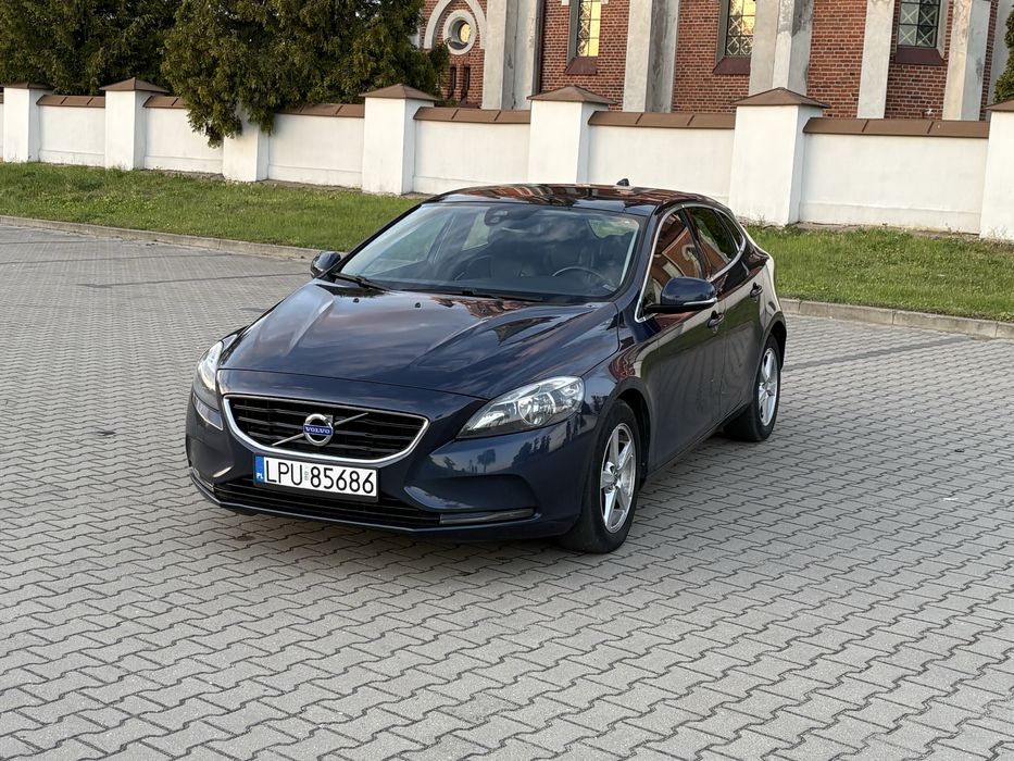 Volvo v40 D4 2014 rok