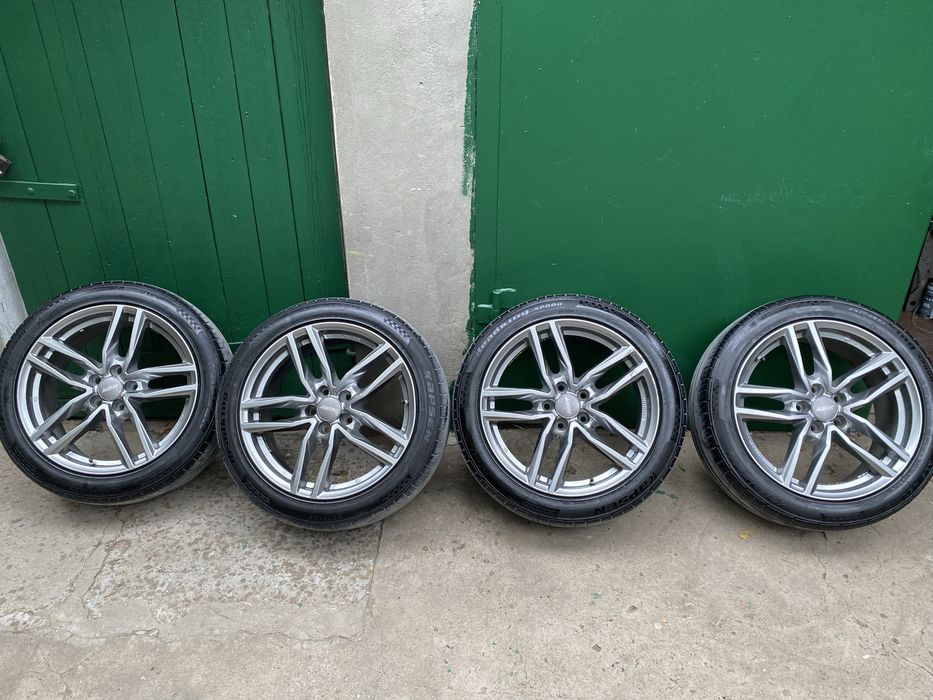 Продам комлект дисков с резиной 235/45r18 год:2025