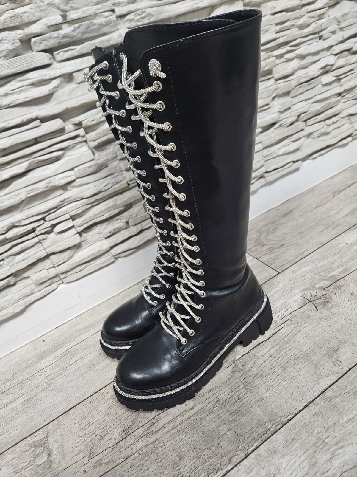 Przepiękne buty kozaki wiązane z zamkiem wysokie rozmiar 37