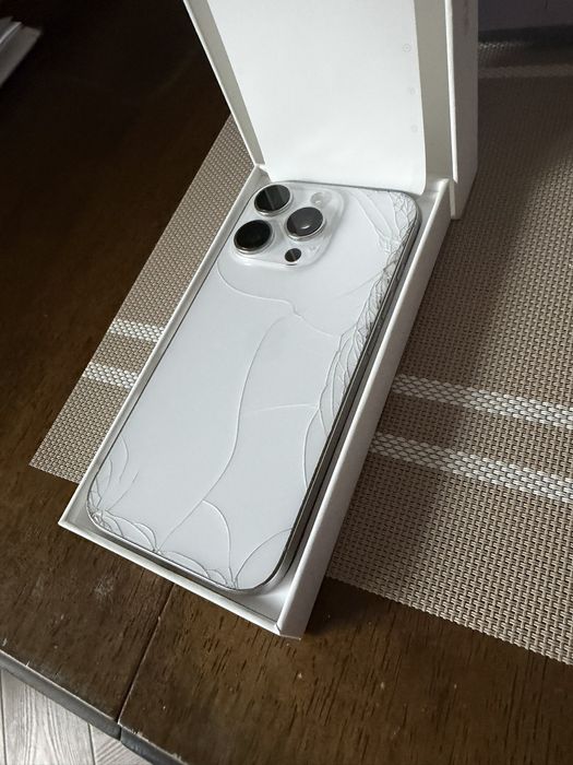 Apple iPhone 16 pro 256gb офицал