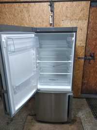 Робочий холодильник Electrolux.