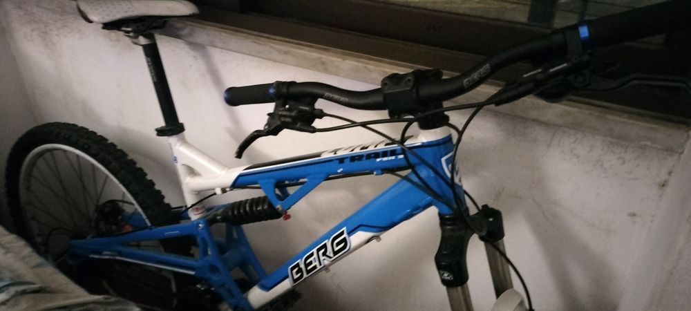 Bicicleta de estrada em bom estado