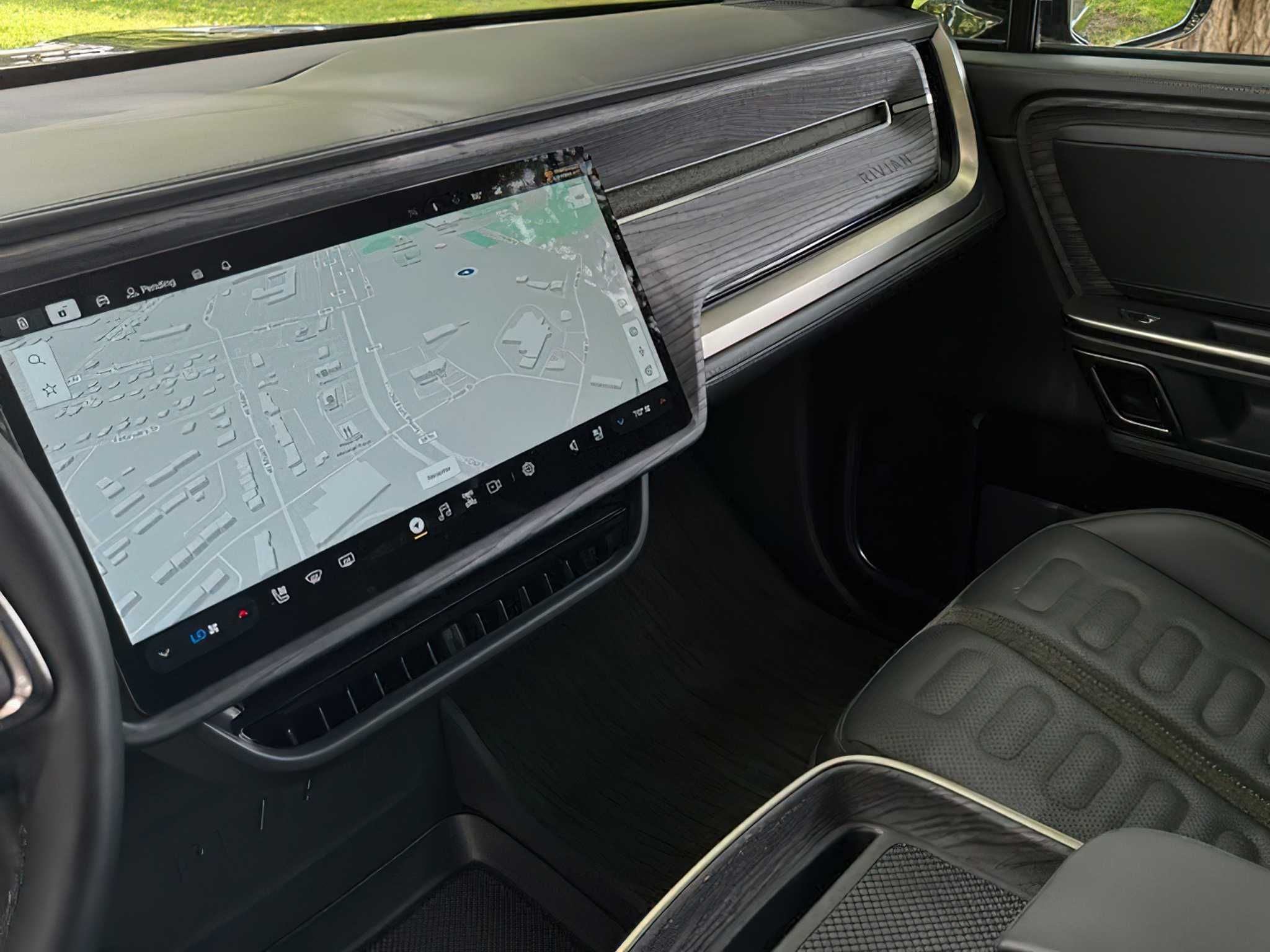 Rivian  R1S  Adventure Quad Motor  2023