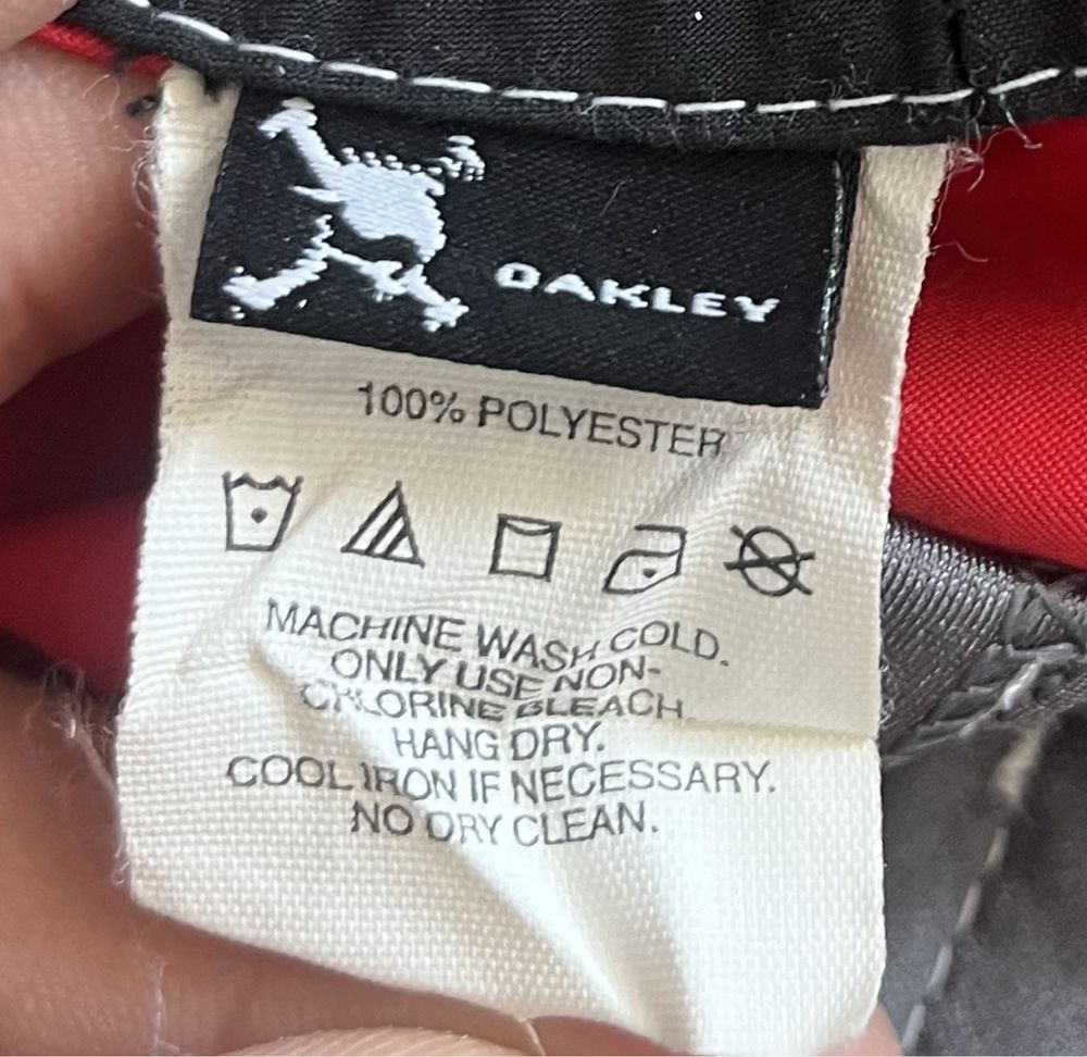 шорты на лето от бренда Oakley