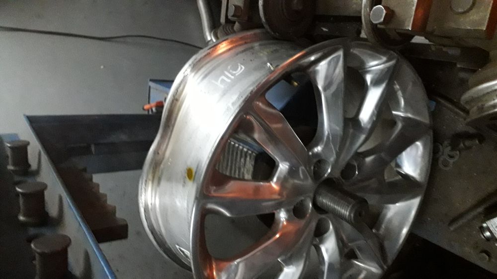 Ремонт литих дисків, СТО, шиномонтаж, техдопомога в дорозі.