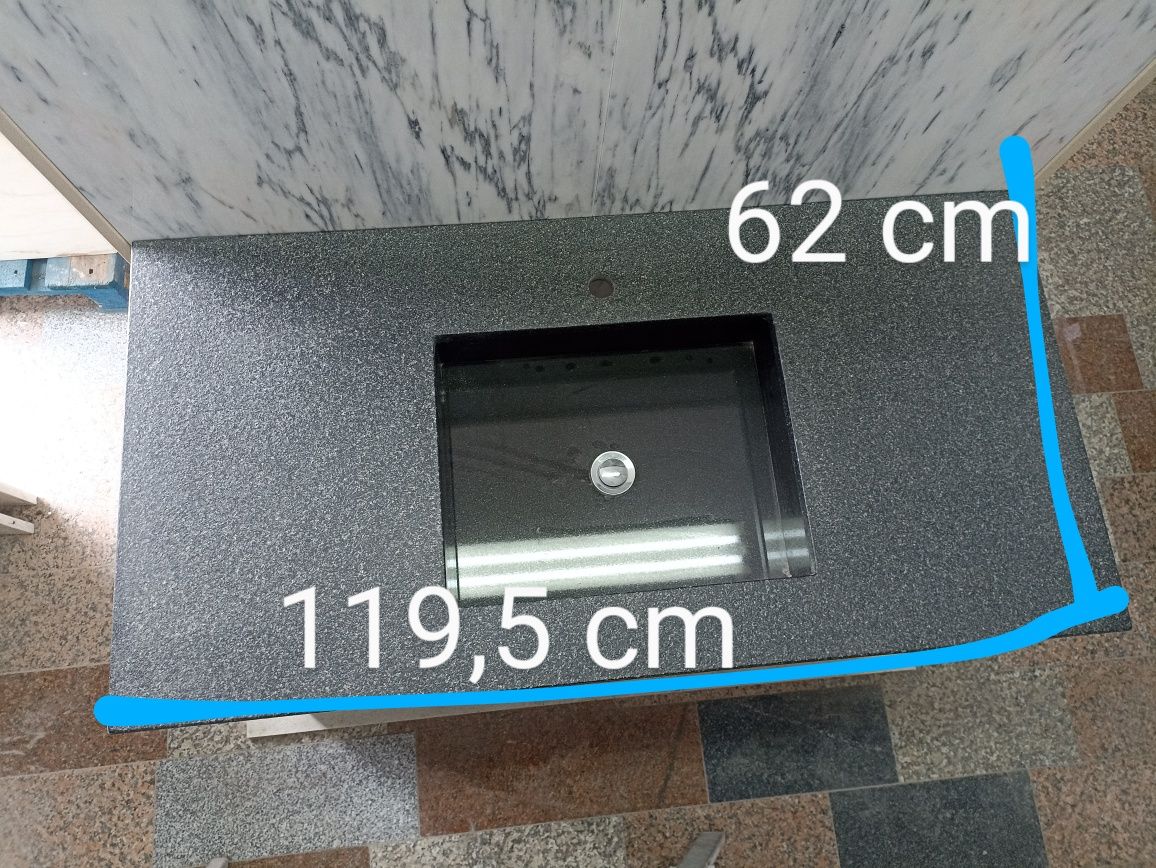 Bancada de casa de banho com pia