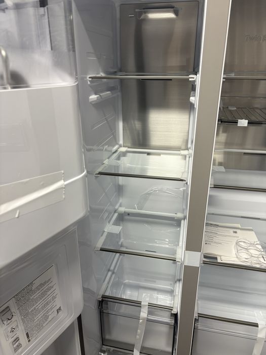 Lodówka Side by Side z kostkarką SAMSUNG RS90F66BEF, LCD