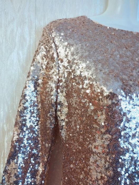 Святкова сукня з пайєтками