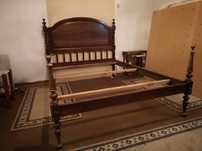 Cama de casal de madeira