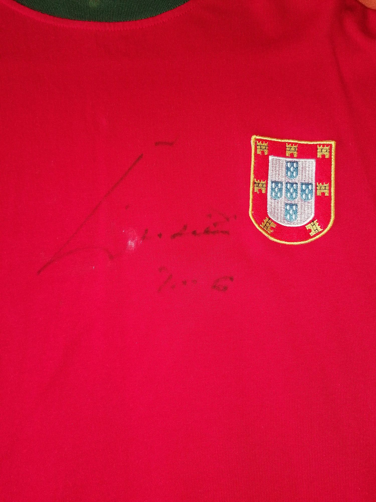 Camisola autografada pelo Eusébio