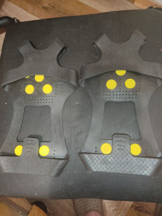 Накладки взуття проти голольоду.