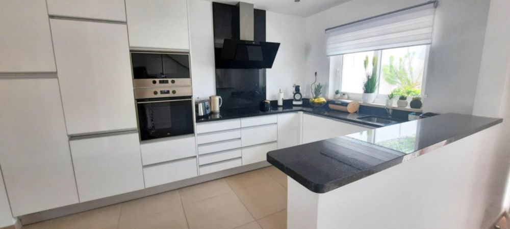 Arrenda-se  T2 ao ano  em Albufeira