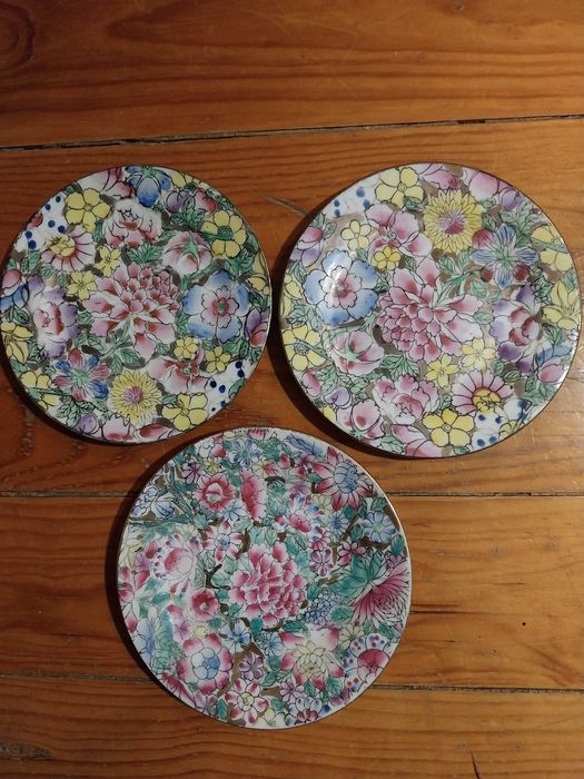 Pratos em porcelana milflores