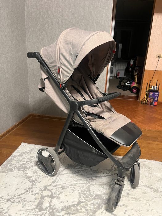 Дитяча прогулянкова коляска carrello bravo