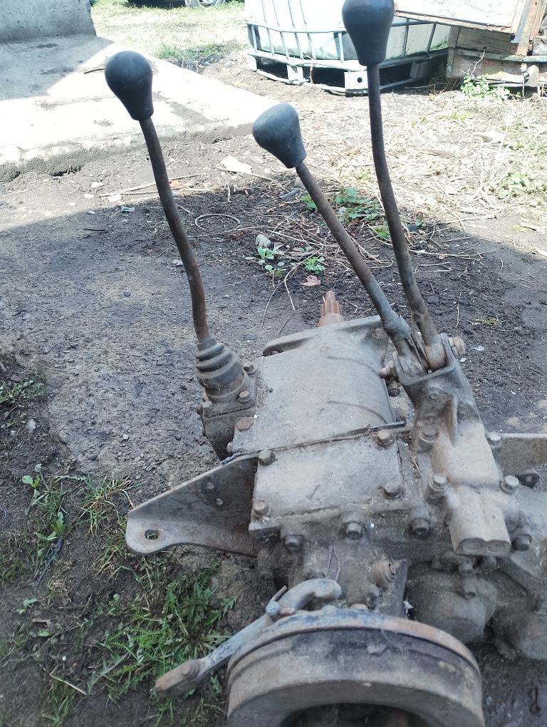 Продам коробку з роздаткою уаз 469 /3303/452