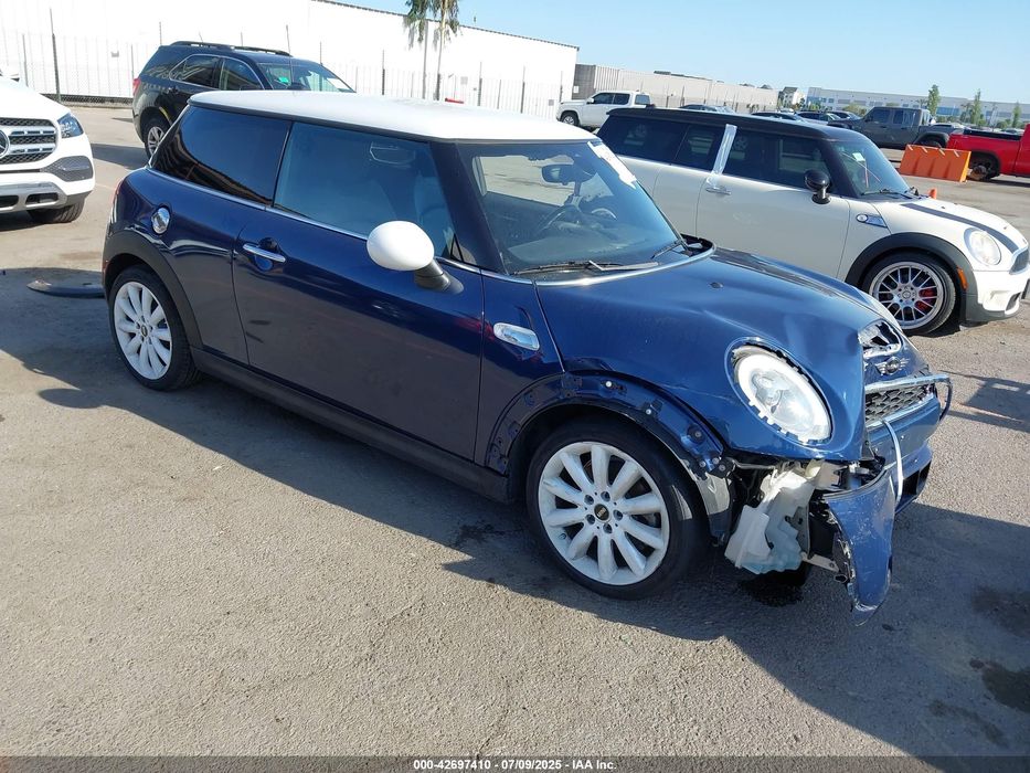 2017 MINI COOPER S в дорозі