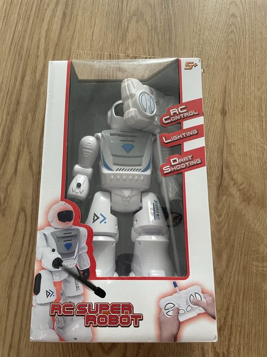 Робот на пульт, що ходить