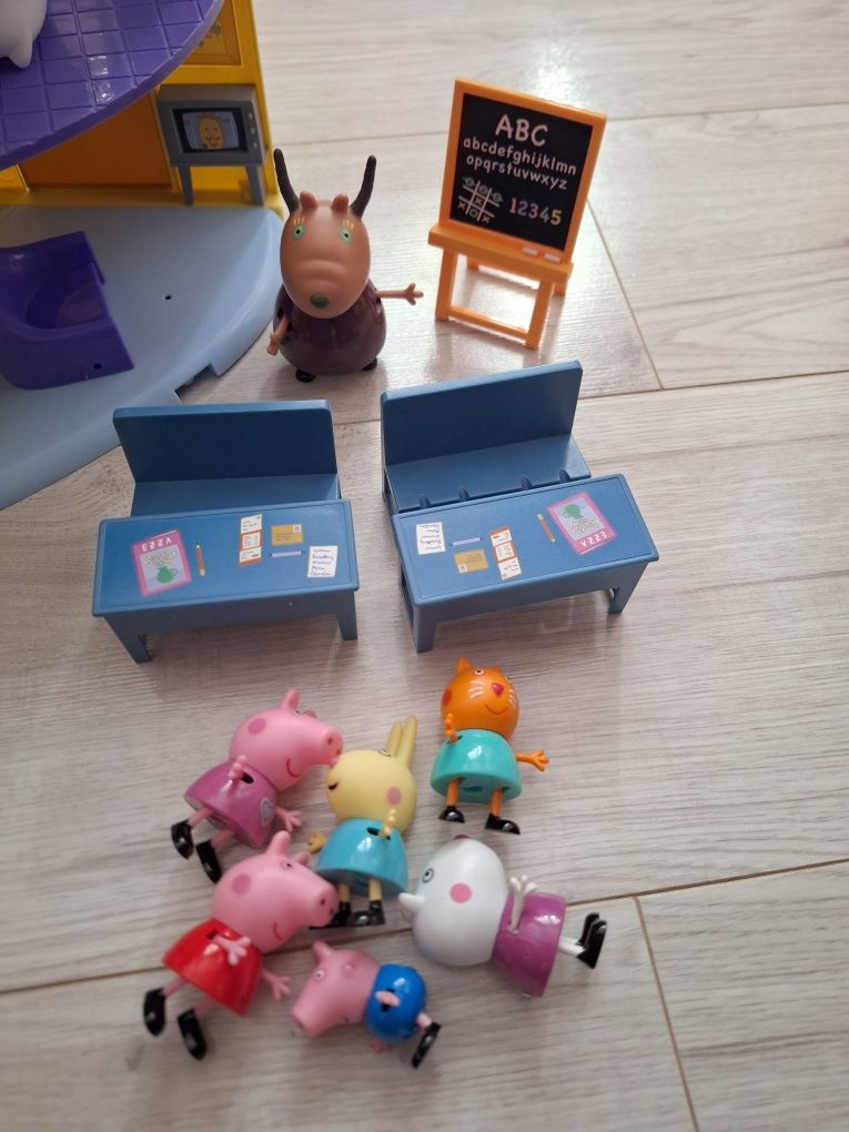 Tm toys domek świnka peppa i szkoła świnki peppy