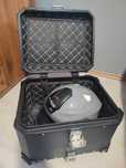 ALUMINIOWY kufer motocyklowy centralny CZARNY 45L uniwersalny + PŁYTA