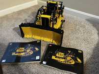 LEGO Technic 42131 Zdalnie sterowany buldożer Cat D11 nowy zmontowany