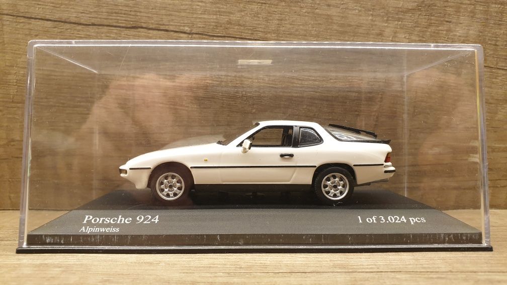 Model Minichamps PORSCHE 924 Alpinweiss 1:43, jak NOWY