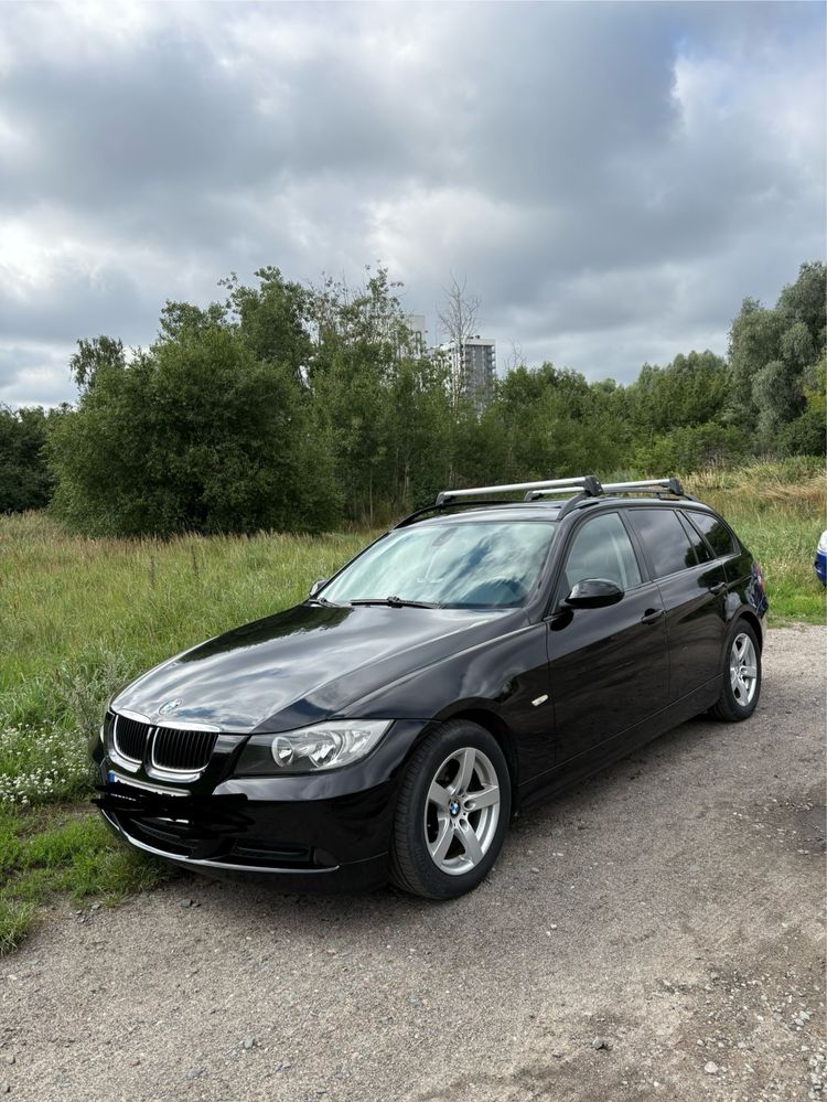 BMW 320 Kolor czarny .Automat