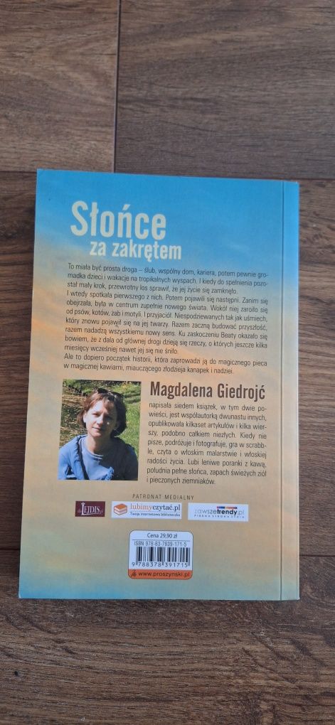 Książka Słońce za zakrętem Magdalena Giedrojć