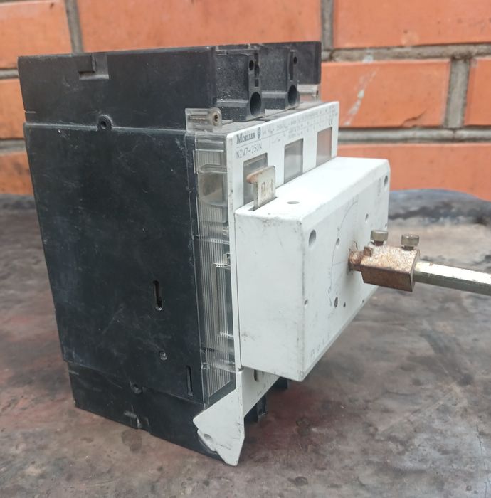 Автоматичний вимикач Moeller NZM7  250N 250A