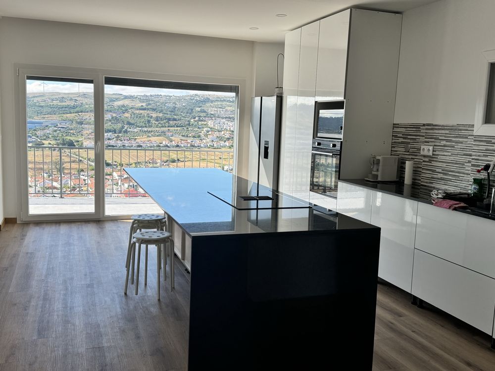 Moradia Moderna T4 com Piscina – a 10 minutos do Aeroporto de Lisboa