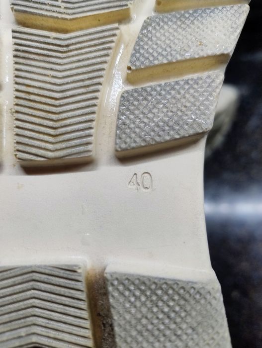 Красовки жіночі 40 розмір