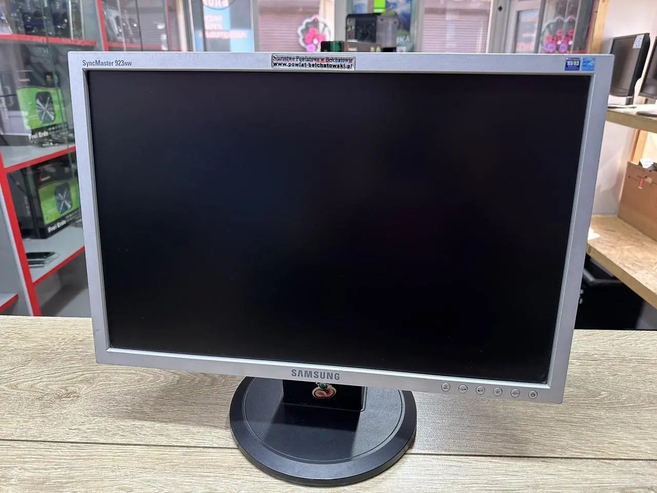 Тонкий, легкий TFT монитор Samsung 19 дюймов, в идеале с кабелями