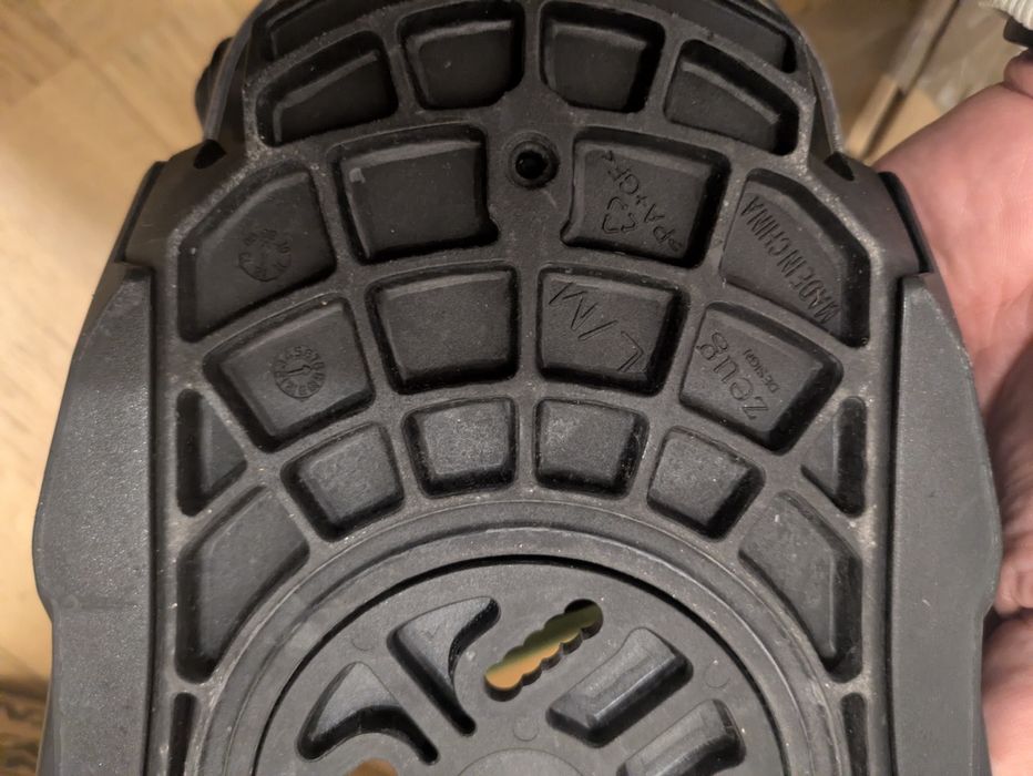 Raven S400 APX M L wiązania snowboardowe snowboard czarne Burton Union