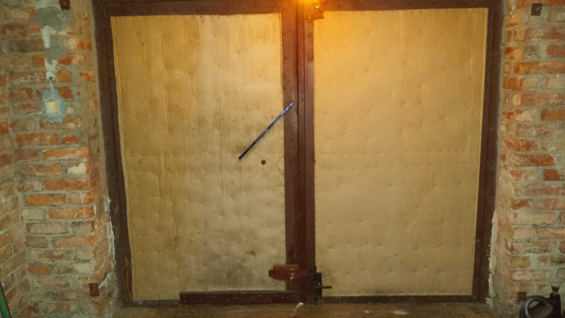 Brama garażowa drewniana używana