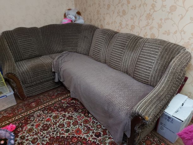 Продам диван, бывший в употреблении.